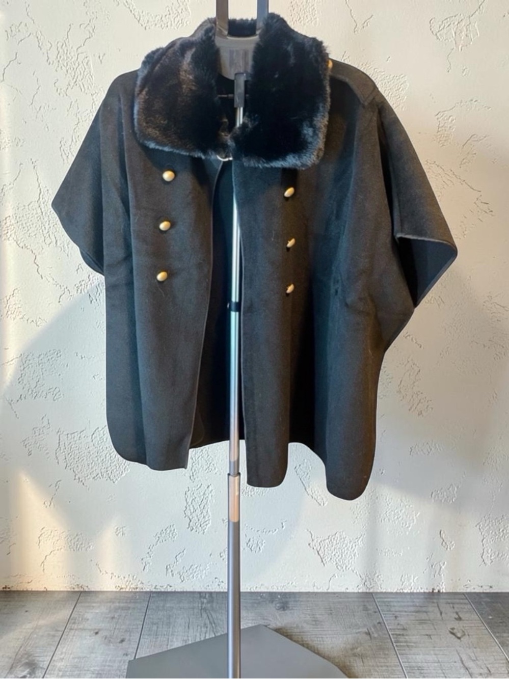 Vince Camuto Cape